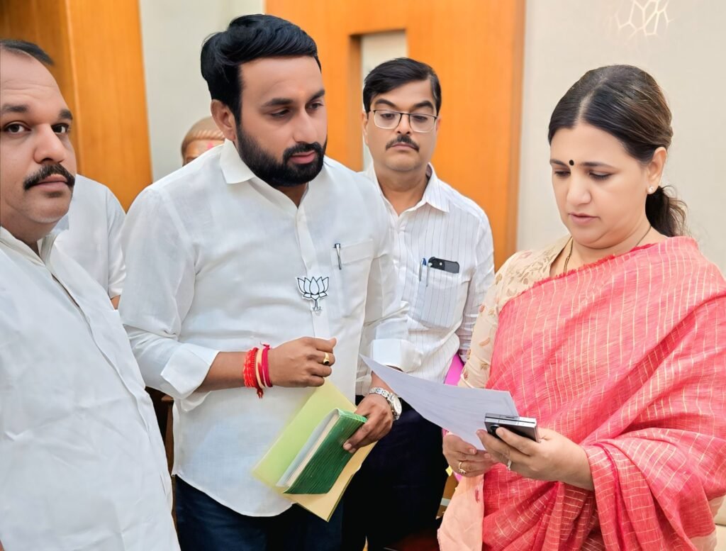 राज्यमंत्री माधुरी मिसाळ निवेदन